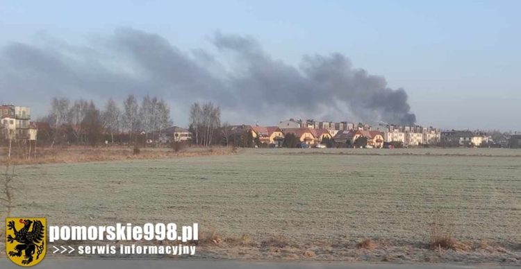 Pożar warsztatu w Gdańsku-Osowej (fot. Facebook/Pomorskie998)