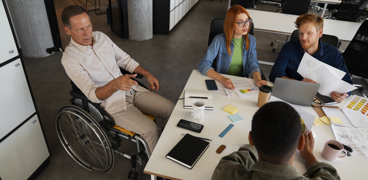 W Gdańsku rozpoczęła się rekrutacja do programu, który zapewni niepełnosprawnym wsparcie w powrocie na rynek pracy (fot. Freepik)