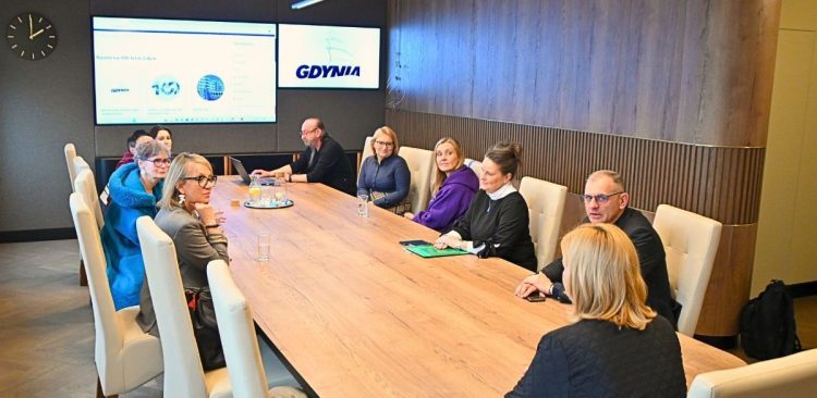 Kapituła konkursowa wybierze prace, które przejdą do kolejnego etapu konkursu (fot. gdynia.pl/Jakub Winiewski)