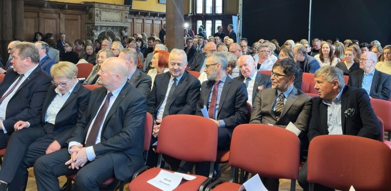 W gdańskim ratuszu staromiejskim odbyło się spotkanie podsumowujące rozwój neurochirurgii na Pomorzu (fot. Radio Gdańsk/Oskar Bąk)