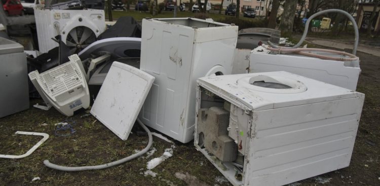 Pod koniec marca w Pucku można oddać odpady wielkogabarytowe oraz zużyty sprzęt elektryczny i elektroniczny (fot. KFP/Paweł Marcinko)