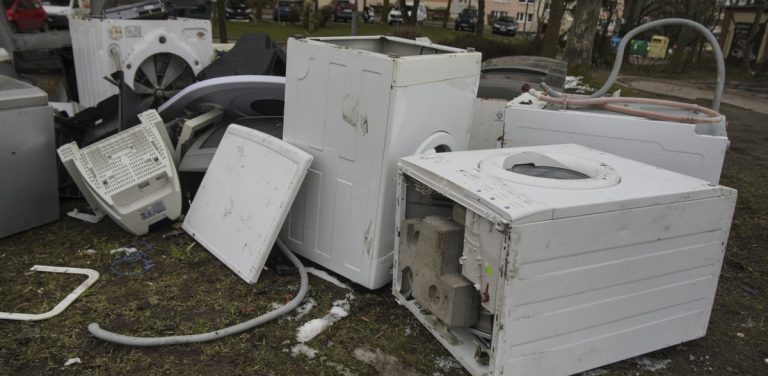 Pod koniec marca w Pucku można oddać odpady wielkogabarytowe oraz zużyty sprzęt elektryczny i elektroniczny (fot. KFP/Paweł Marcinko)