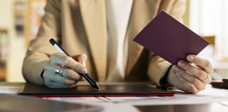 Darmowej pomocy w powiecie tczewskim udzielają między innymi radcy prawni (fot. Freepik)