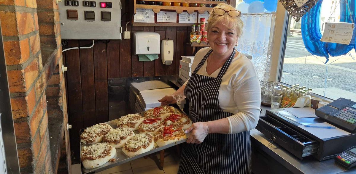 Bar Poranek w Słupsku sprzedaje pizzę od 50 lat (fot. Przemysław Woś)