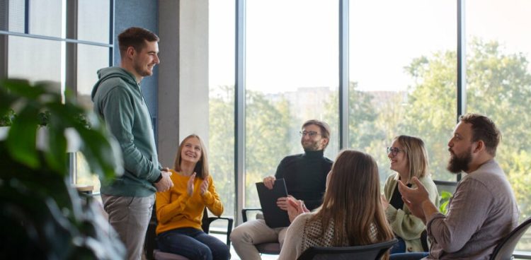 Gmina Sierakowice zorganizowała cykl zebrań wiejskich (fot. Freepik)