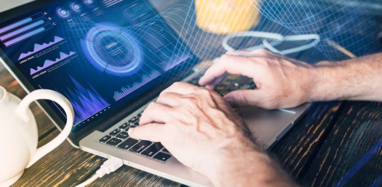 Celem kampanii "W cyfrowym świecie" jest edukowanie słuchaczy, jak świadomie korzystać z nowoczesnych technologii (fot. Freepik)