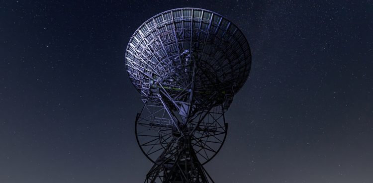 System stworzony przez firmę z Gdańska zabezpieczy komunikację satelitarną (fot. Freepik)