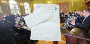 Radni Bytowa w swoich skrzynkach na listy w urzędzie miejskim znaleźli list z poparciem dla Rafała Trzaskowskiego (fot. Radio Gdańsk/Marcin Pacyno)