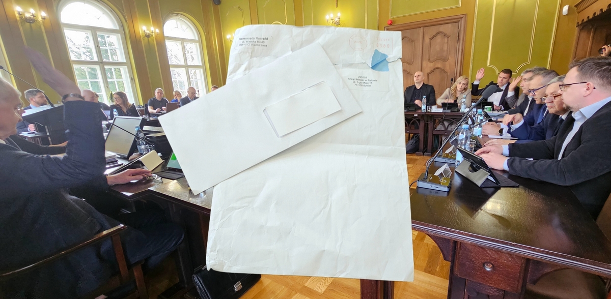Radni Bytowa w swoich skrzynkach na listy w urzędzie miejskim znaleźli list z poparciem dla Rafała Trzaskowskiego (fot. Radio Gdańsk/Marcin Pacyno)