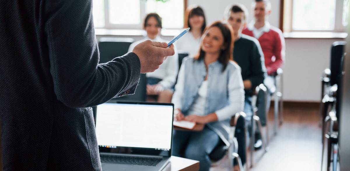 Mieszkańcy Słupska mogą skorzystać z dofinansowania na szkolenia (fot. Freepik)