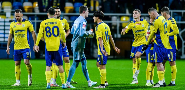 Mecz Arka Gdynia - Wisła Kraków n/z Arka Gdynia - 28.02.2025 r. (fot. Maciej Czarniak / KFP / Trojmiasto.pl)