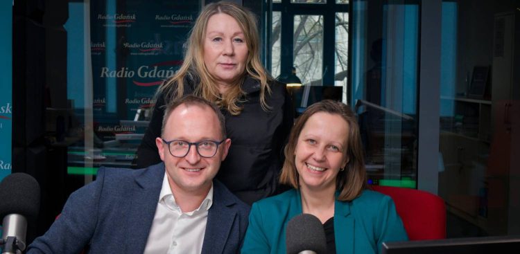 Od lewej: Marcin Skwierawski, Beata Dunajewska, Anna Horak (fot. Radio Gdańsk/Pola Malańska)