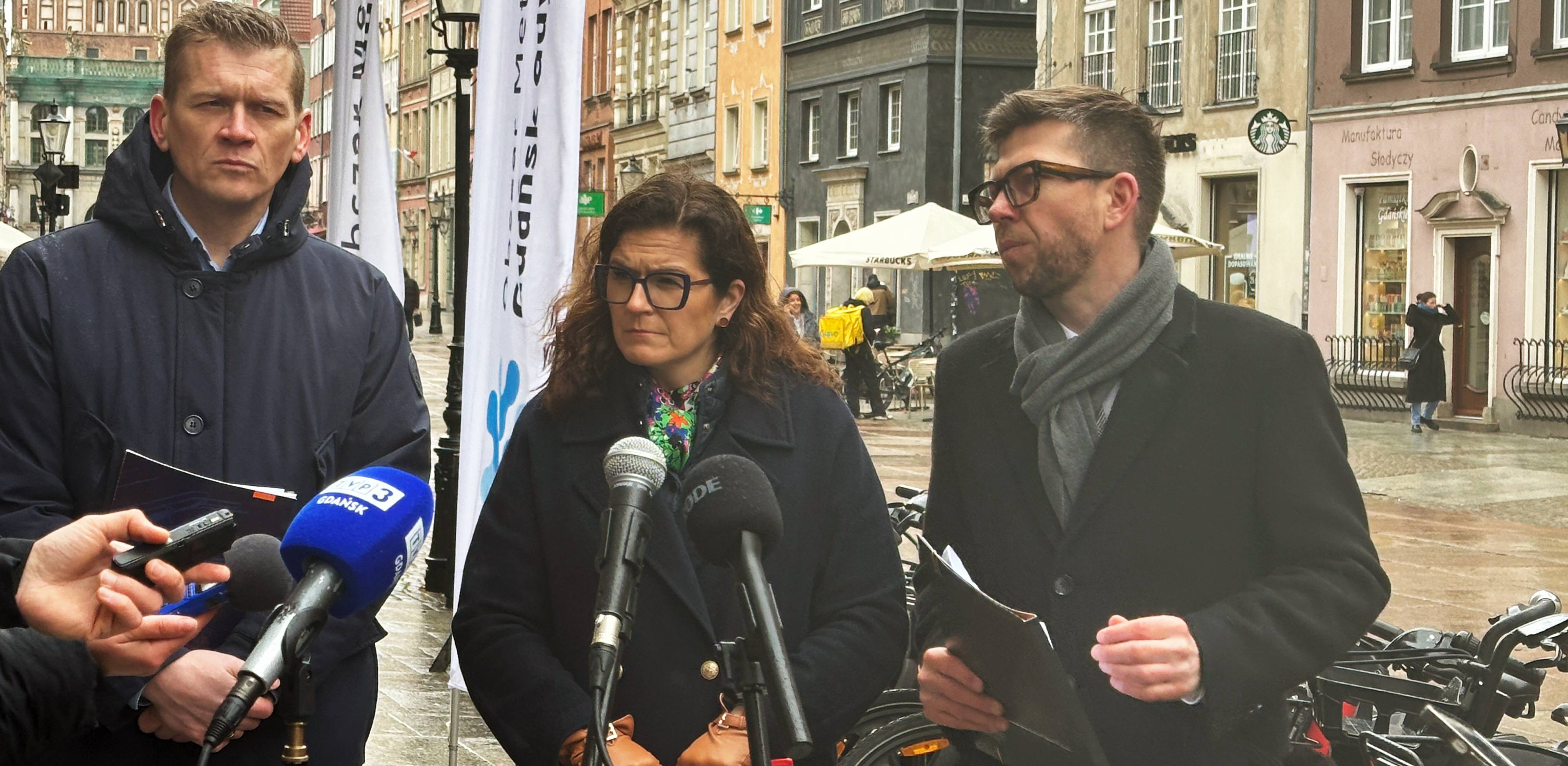 Briefing prasowy Aleksandry Dulkiewicz na temat rowerów Mevo. Gdańsk 13.03.2025 r. (fot. Radio Gdańsk/Oskar Bąk)