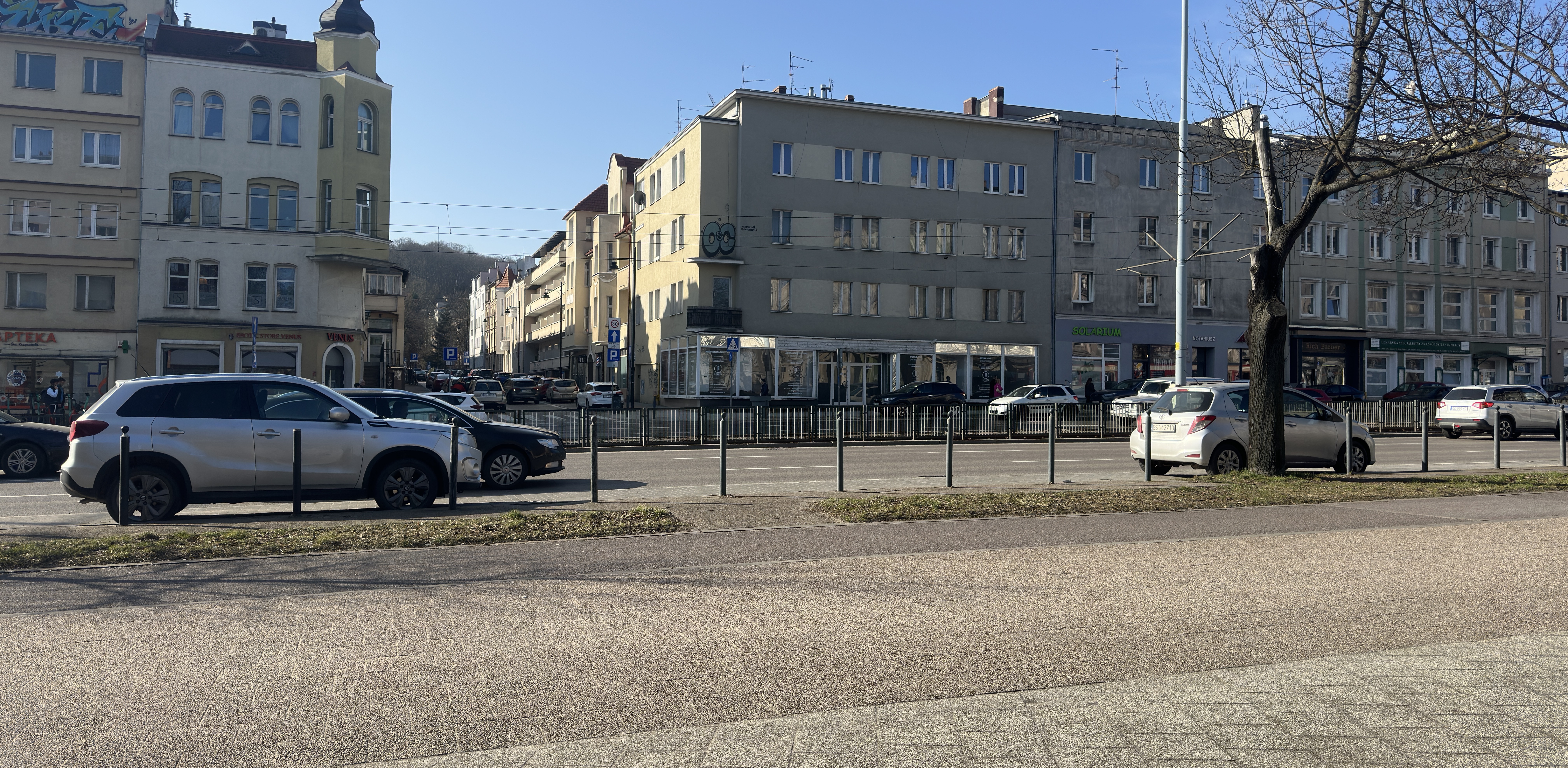 Nowe przejście naziemne miałoby się znaleźć na wysokości pomnika Anny Walentynowicz (fot. Radio Gdańsk/Oskar Bąk)