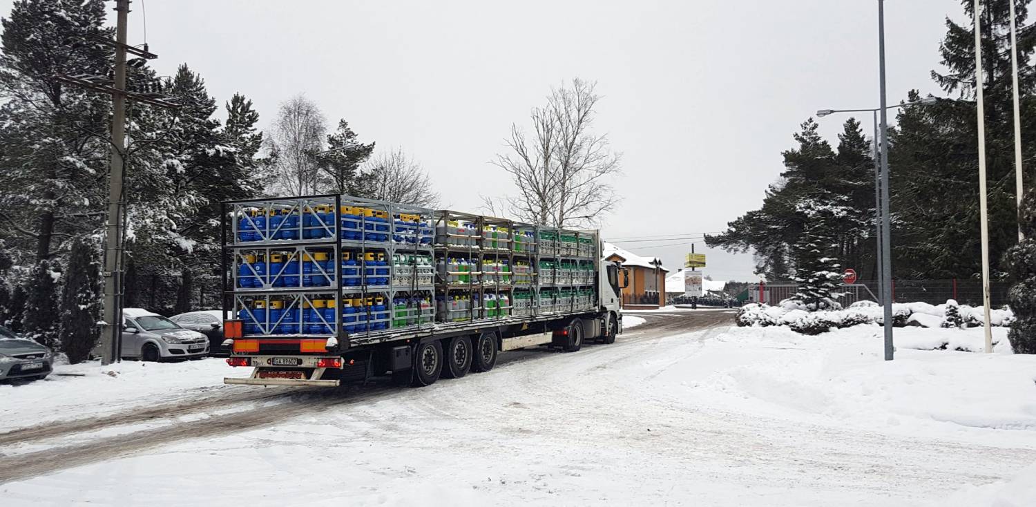 Transport butli z gazem (fot. Rozlewnia Gazu Łubiana)