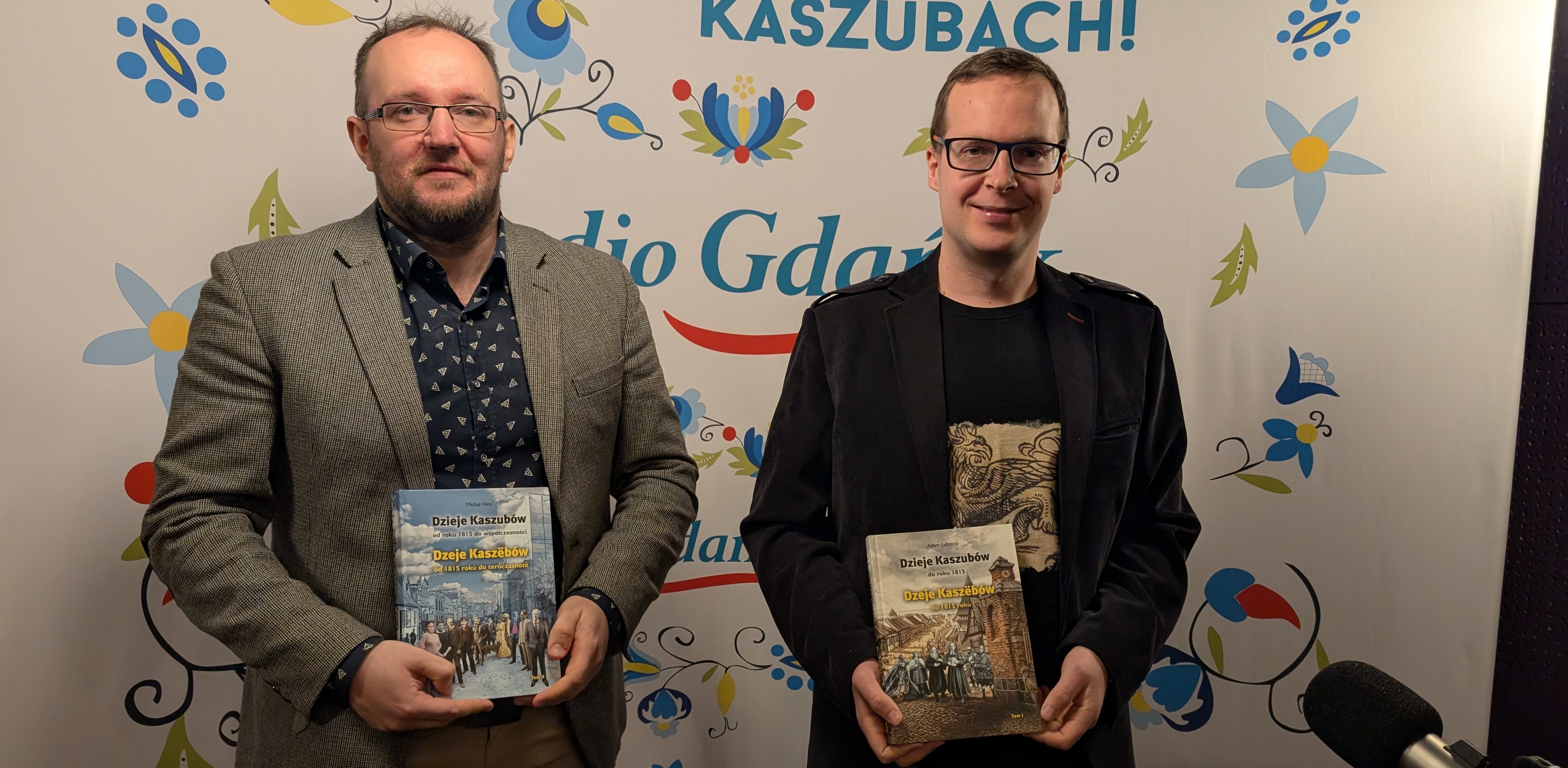 Nz. dr Michał Hinc i Adam Lubocki, autorzy książki (Fot. Radio Gdańsk/Tatiana Slowi)