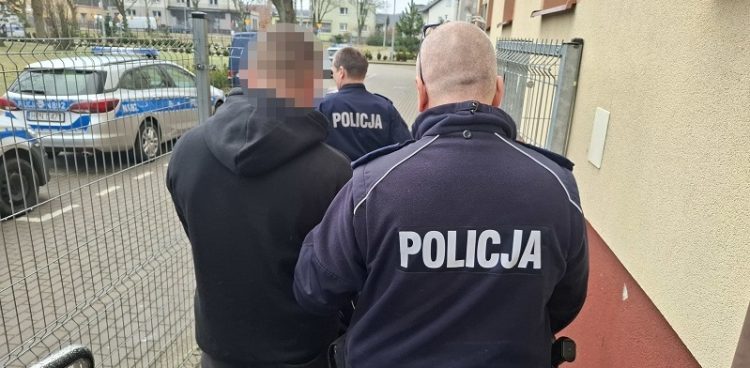Poszukiwany został zatrzymany przez policję (fot. KPP w Lęborku)