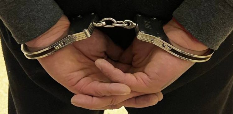 Policja zatrzymała włamywacza, który ukrył się w przedszkolnej szafie (fot. KMP w Gdyni)