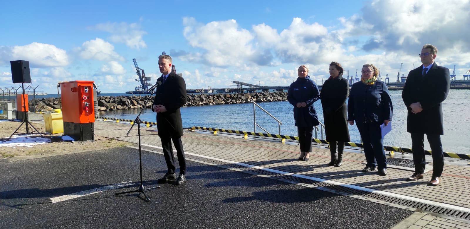 Urząd Morski w Gdyni podpisał umowę na realizację falochronu osłonowego dla pływającego terminalu FSRU w Gdańsku (fot. Radio Gdańsk/Mateusz Czerwiński)