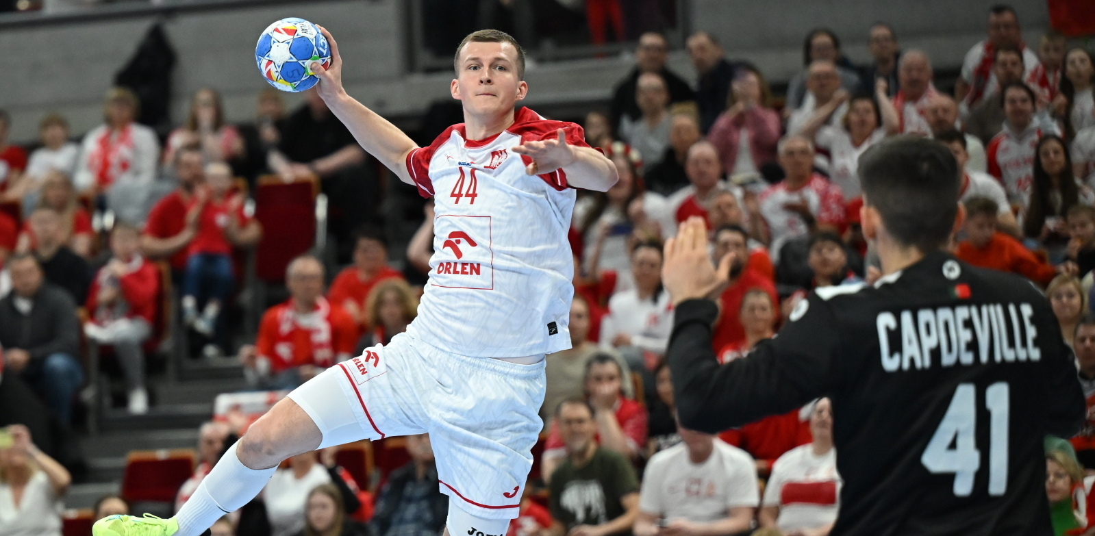 Z lewej zawodnik PGE Wybrzeża Gdańsk Mikołaj Czapliński (fot. PAP/Adam Warżawa)