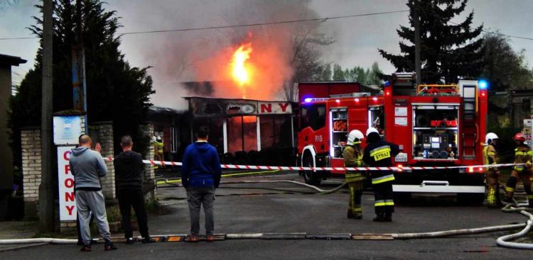Pożar przy ulicy Poznańskiej w Słupsku (fot. Mariusz Jasłowski)