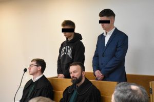 Oskarżeni w sprawie wypadku w Szymbarku (fot. expresskaszubski.pl)