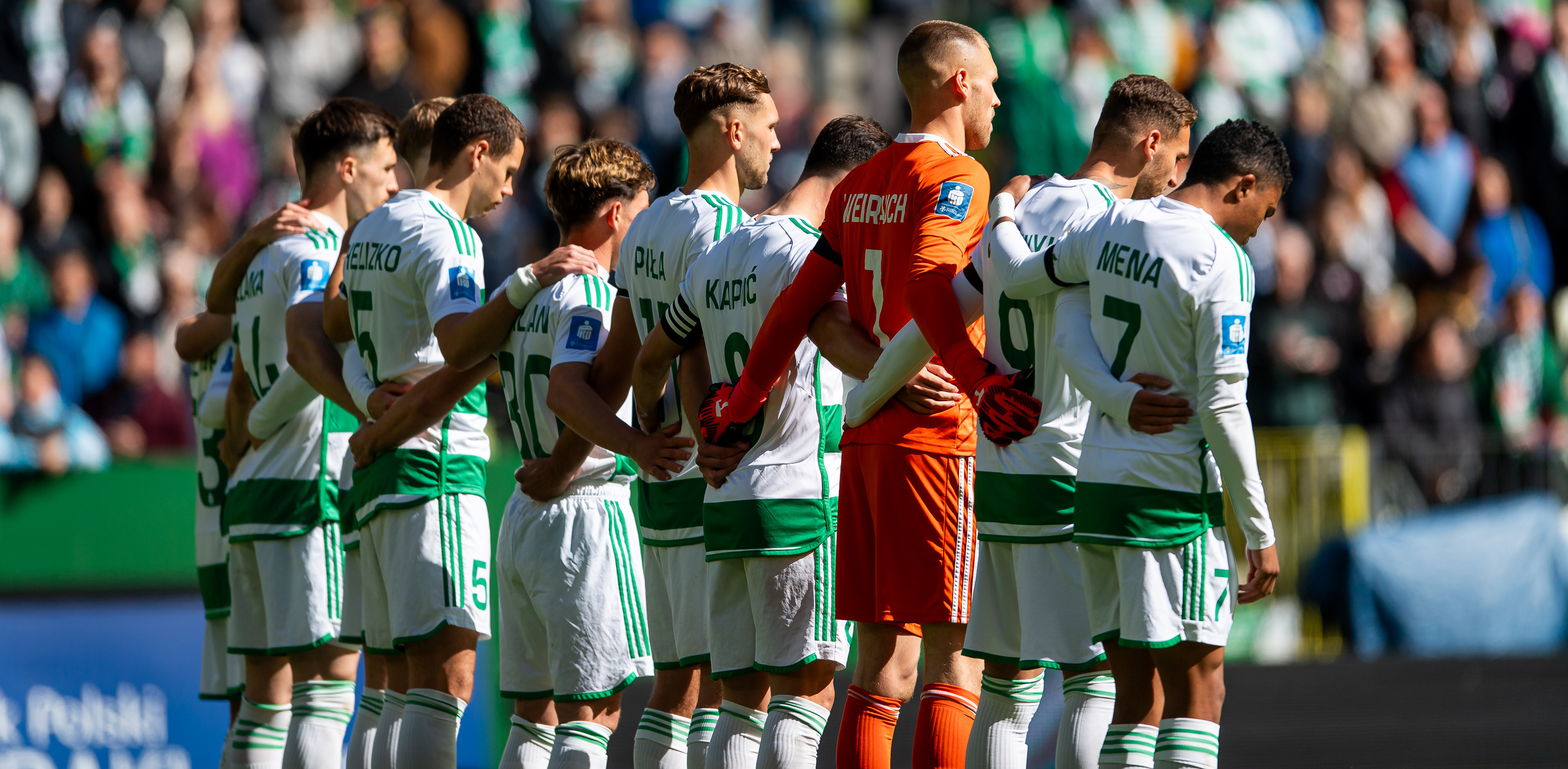 PKO Ekstraklasa: Lechia Gdańsk - Piast Gliwice n/z Lechia Gdańsk minuta ciszy 26.04.2025 / fot. Mateusz Słodkowski / KFP / trojmiasto.pl