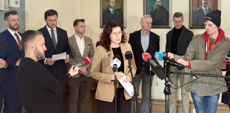 Prezydent Gdańska przekazała, że w przyszłym tygodniu zostanie podpisana umowa z wykonawcą, który wzmocni konstrukcję mostu (fot. Radio Gdańsk/Oskar Bąk)