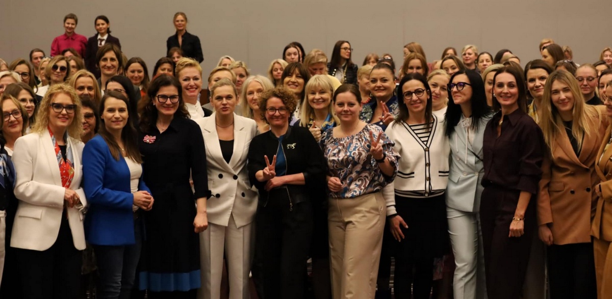 Spotkanie Kobiet Pomorza odbyło się pod hasłem "Kobiety dla demokracji: aktywne, zaangażowane i silne" (fot. Radio Gdańsk/Sebastian Kwiatkowski)