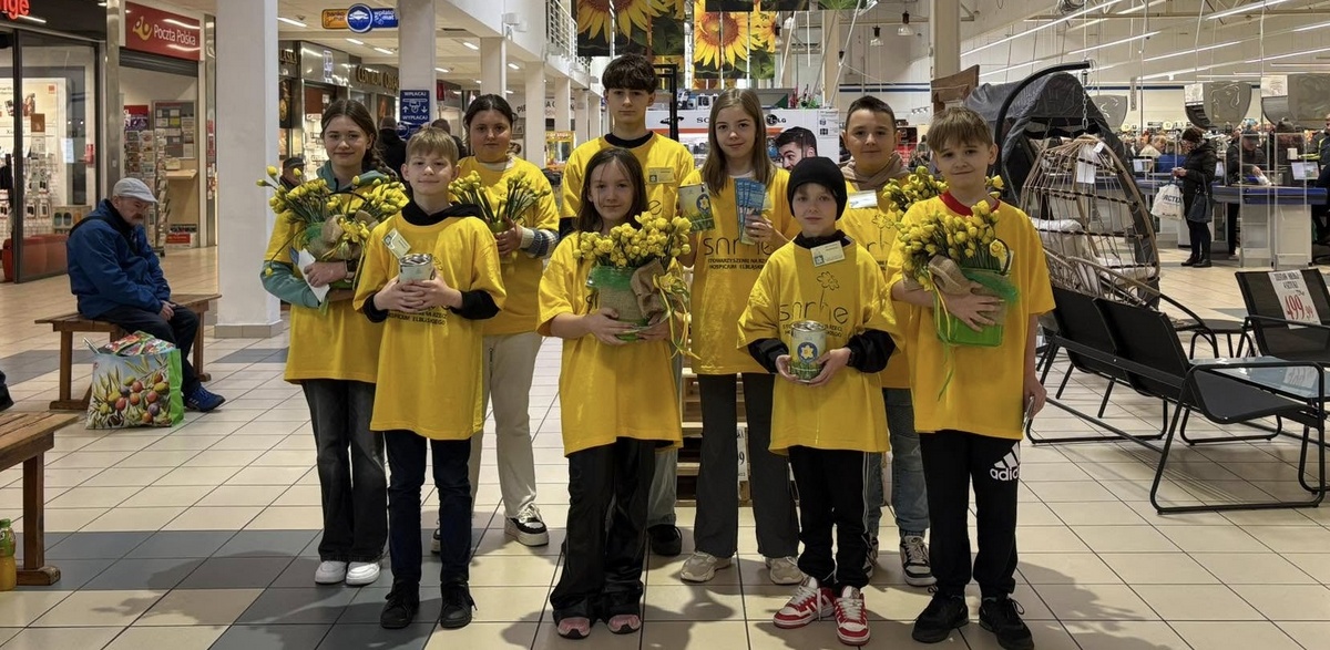 Wolontariuszy można spotkać m.in. w centrum handlowym (fot. Facebook/Hospicjum Elbląskie im. dr Aleksandry Gabrysiak)