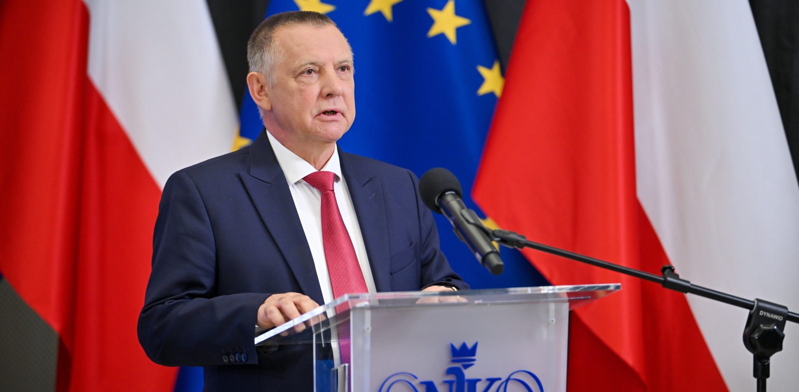 Prezes NIK Marian Banaś podczas konferencji (fot. PAP/Przemysław Piątkowski)