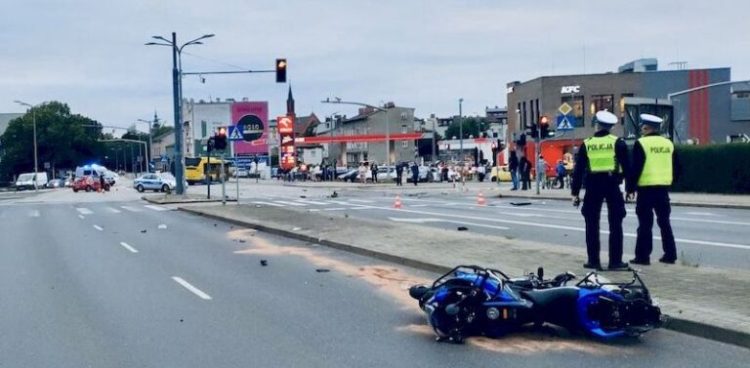 Wypadek na skrzyżowaniu ulic Garncarskiej i Wiejskiej w Słupsku (fot. mat. pras.)