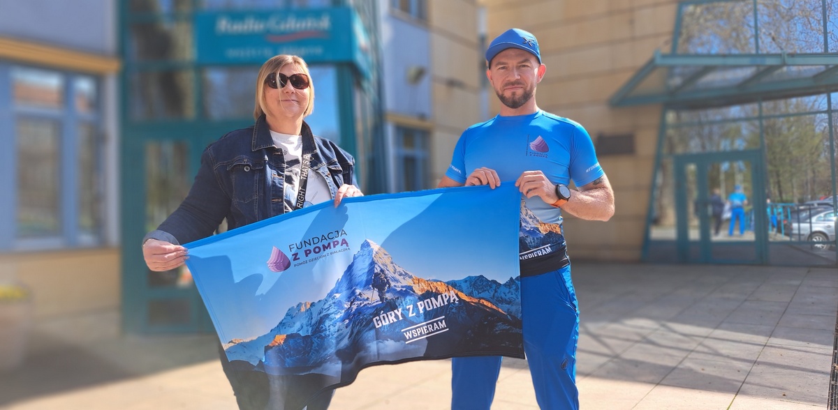 Marta Czyż, prezes Fundacji z Pompą i dziennikarka Radia Gdańsk, oraz Daniel Wyka, ratownik medyczny (fot. Radio Gdańsk/Grzegorz Armatowski)