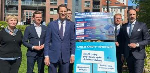 Politycy Prawa i Sprawiedliwości złożyli projekt ustawy nakładający na banki wysokie podatki od nadmiarowych zysków (fot. Radio Gdańsk/Oskar Bąk)