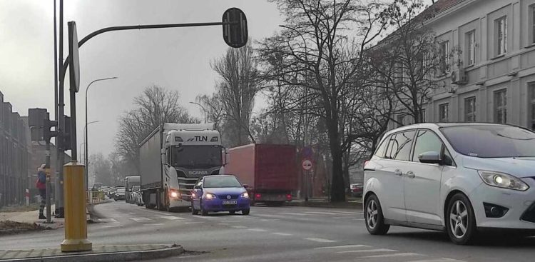 Wprowadzenie ograniczenia tonażowego na ulicy Grunwaldzkiej to ważny krok w stronę poprawy bezpieczeństwa i jakości życia w Pruszczu Gdańskim - mówi burmistrz Janusz Wróbel (Fot. Radio Gdańsk/ Mateusz Czerwiński)