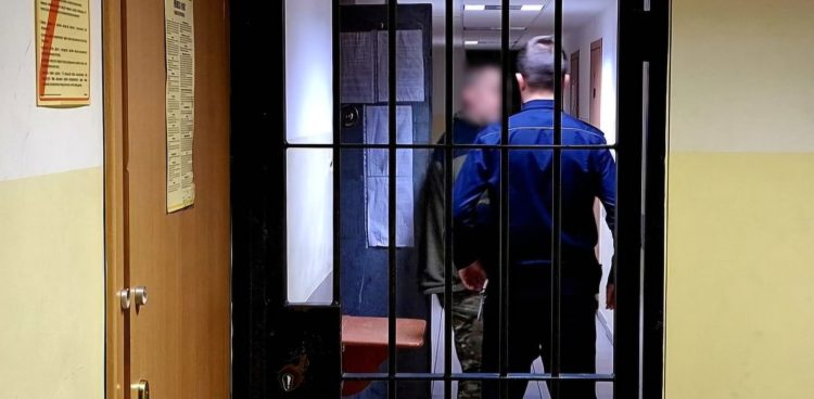 Policja w Sopocie zatrzymała sprawcę kradzieży plakatów wyborczych kandydata na prezydenta Rafała Trzaskowskiego. 49-latek już usłyszał zarzuty i wkrótce stanie przed sądem (Fot. KMP Sopot)