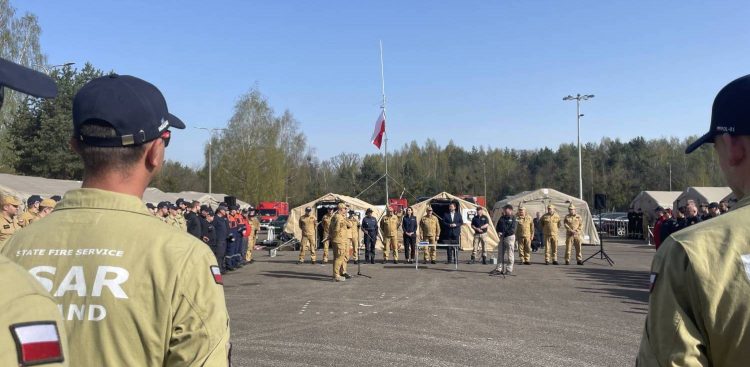 Grupa ratowników USAR Poland odebrała certyfikaty po 48-godzinnym szkoleniu w Gdańsku. 17.04.2025 r. (fot. Radio Gdańsk/Tymon Nieśmiałek)