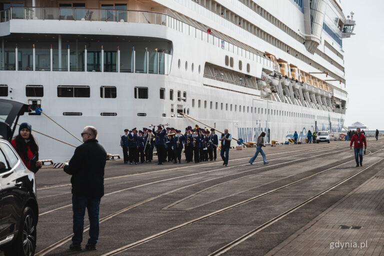 Wycieczkowiec AIDAmar przy Nabrzeżu Francuskim w Gdyni, 29.04.2025 r. (fot. Kamil Złoch/gdynia.pl)