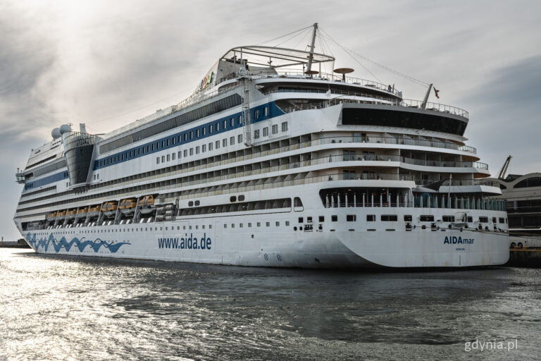 Wycieczkowiec AIDAmar przy Nabrzeżu Francuskim w Gdyni, 29.04.2025 r. (fot. Kamil Złoch/gdynia.pl)