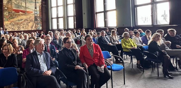 Prace domowe, smartfony w szkołach i reforma edukacji. Nauczyciele z pomorza spotkali się z Katarzyną Lubnauer, ministrą edukacji (fot. Radio Gdańsk/Oskar Bąk)