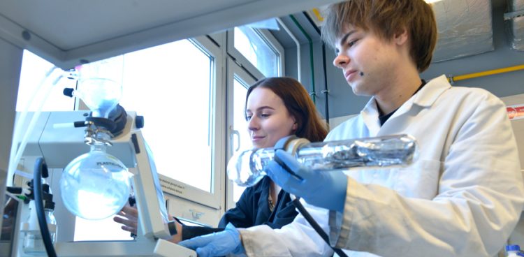 Studenci Emilia Bielska i Jakub Olszewski. (Fot. Politechnika Gdańska/Krzysztof Krzempek)