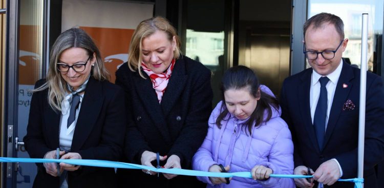 Uroczyste otwarcie Wspólnoty dla Osób z Autyzmem w Gdańsku - 02.04.2025 r. (fot. Pomorski Urząd Wojewódzki w Gdańsku)