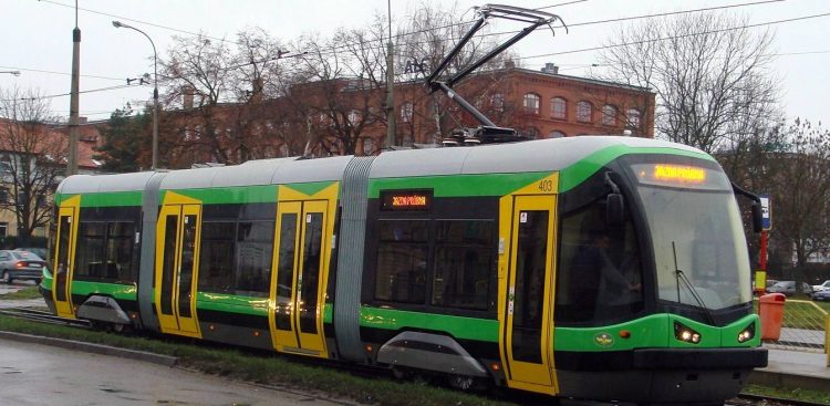 Tramwaj Pesa 121N w Elblągu (fot. Francuz-el/Wikimedia Commons)