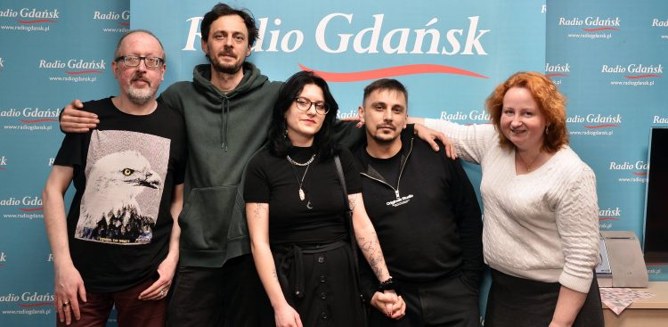Poeci: Wojciech Boros, Grzegorz Bronakowski, Ksandrine, Marcin Makowski oraz redaktor Marzena Bakowska (fot. Radio Gdańsk/Piotr Puchalski)