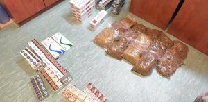 Siedem kg tytoniu i 11 tysięcy papierosów bez akcyzy przejęła policja w Człuchowie (fot. KWP w Gdańsku)