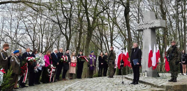 Upamiętnienie ofiar Zbrodni Katyńskiej w Słupsku - 14.04.2025 r. (fot. Radio Gdańsk/Przemysław Woś)