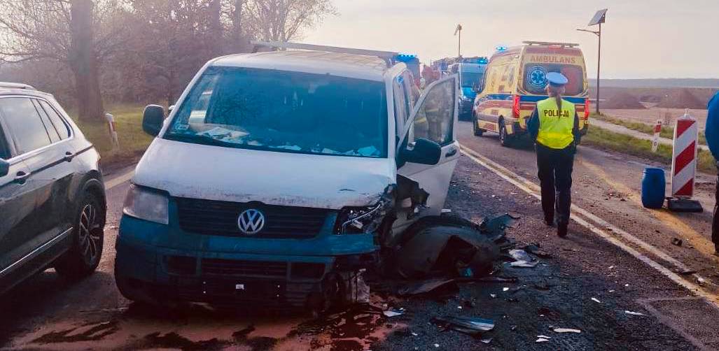 Trzy osoby zostały ranne w wypadku w miejscowości Wielogłowy koło Słupska (fot. KMP w Słupsku)