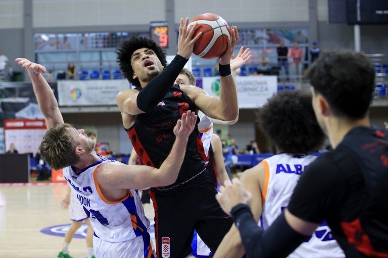 David Hook (L) i Justice Sueing (C) z (fot. PAP/Jarek Praszkiewicz)