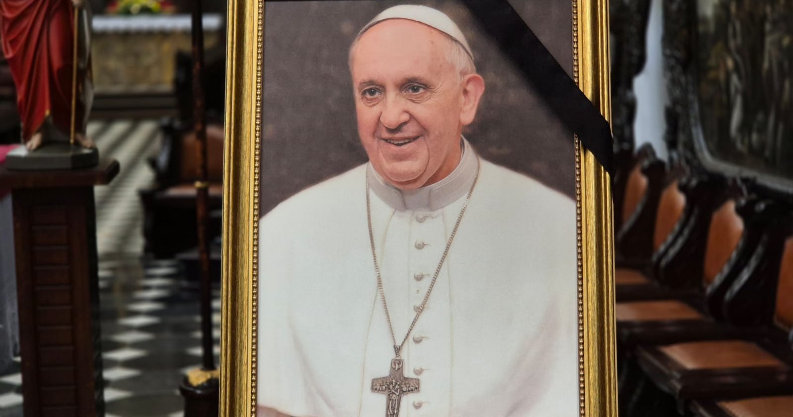 Portret papieża Franciszka w Archikatedrze Oliwskiej (fot. Radio Gdańsk/Andrzej Urbański)