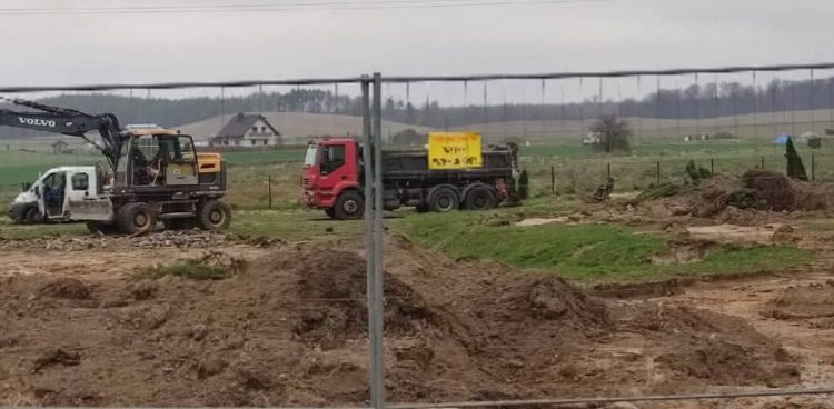 Prace budowlane już się rozpoczęły (fot. Zespół Szkół w Borzytuchomiu)